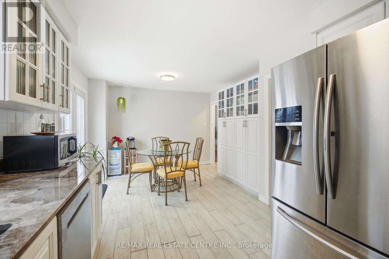 61 Sunforest Drive, Brampton, Ontario  L6Z 2W7 - Photo 13 - W12687684