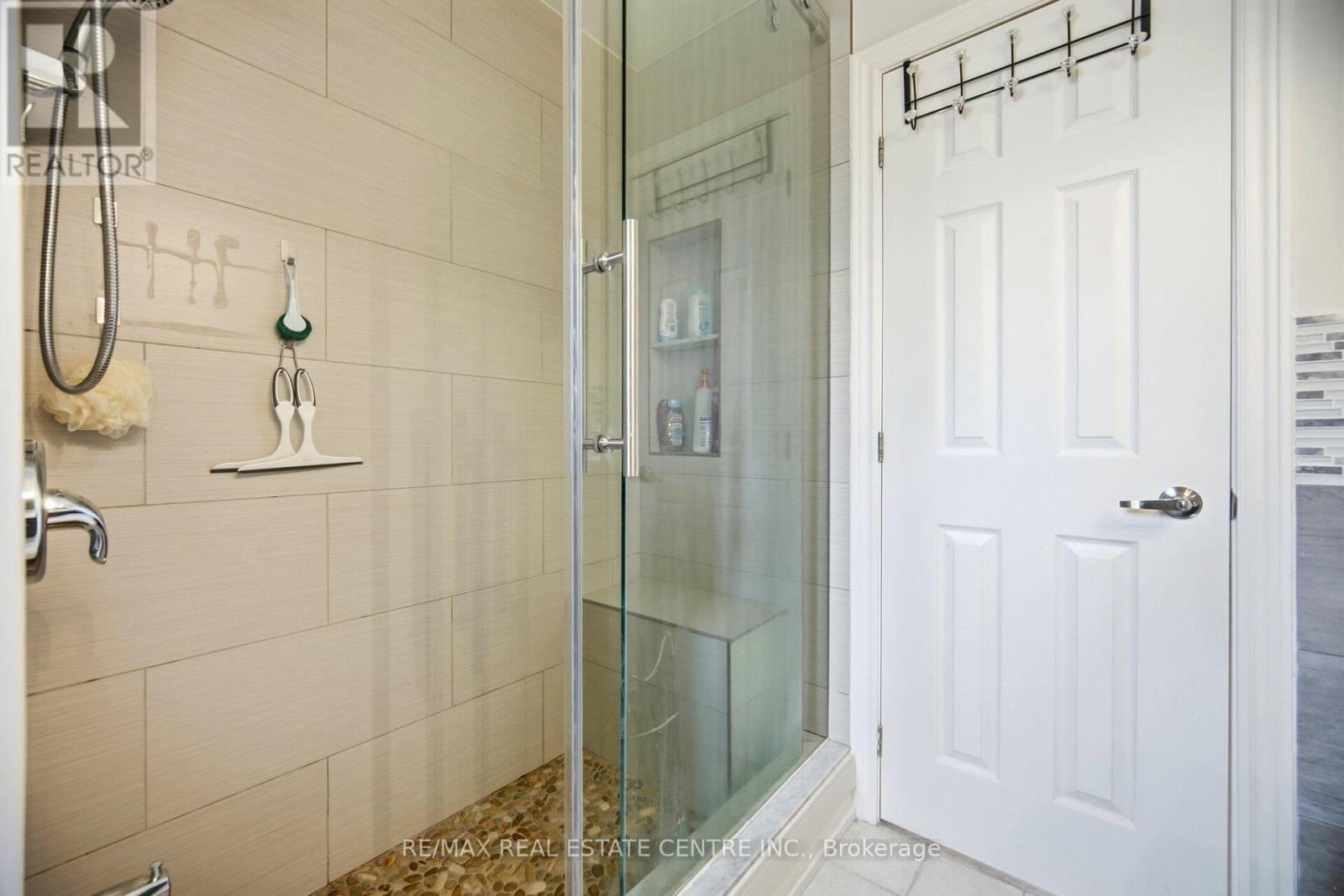 61 Sunforest Drive, Brampton, Ontario  L6Z 2W7 - Photo 23 - W12687684