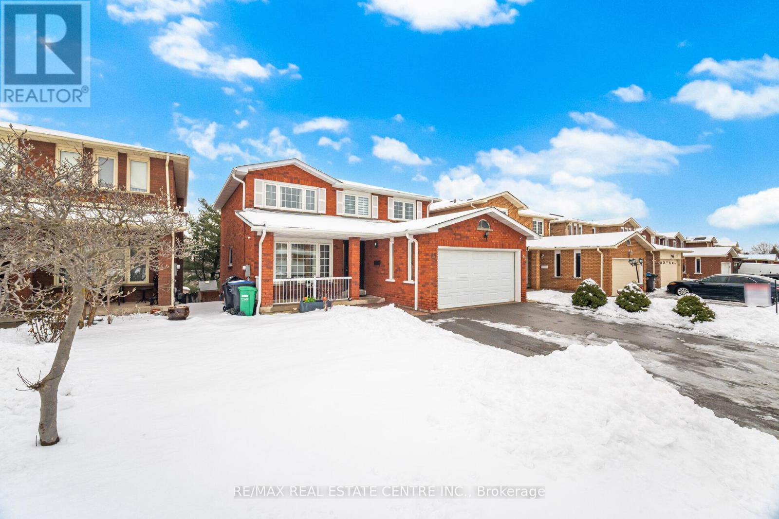 61 Sunforest Drive, Brampton, Ontario  L6Z 2W7 - Photo 3 - W12687684