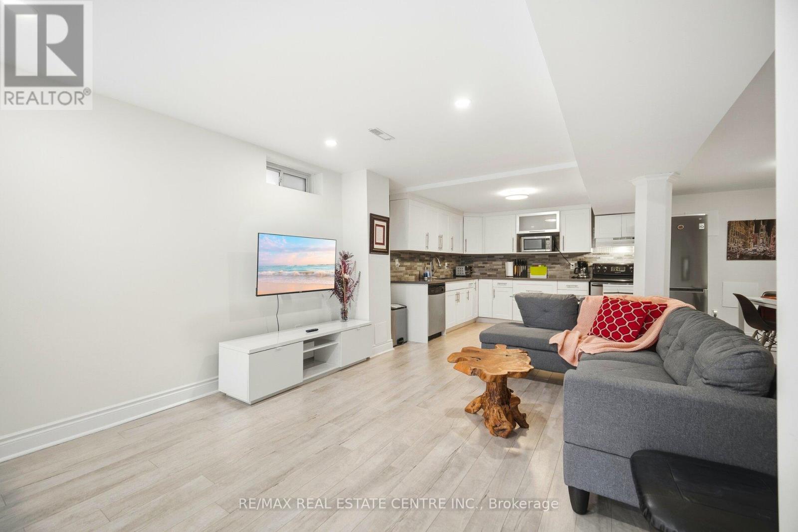 61 Sunforest Drive, Brampton, Ontario  L6Z 2W7 - Photo 35 - W12687684