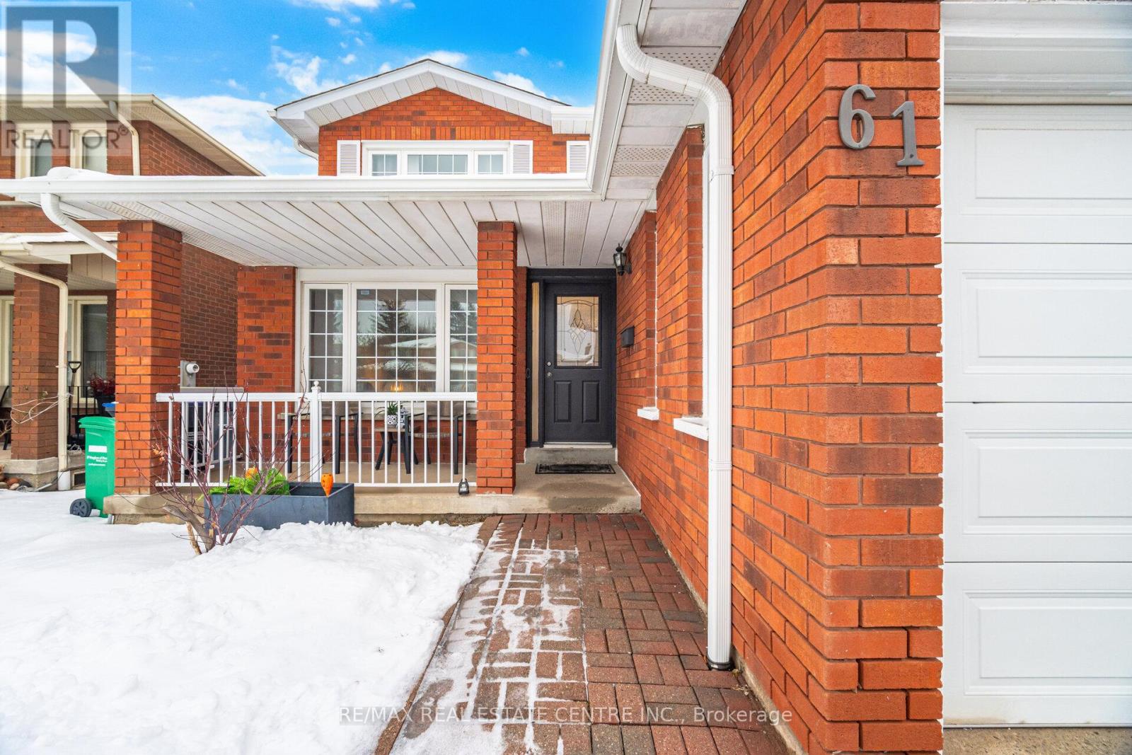 61 Sunforest Drive, Brampton, Ontario  L6Z 2W7 - Photo 4 - W12687684