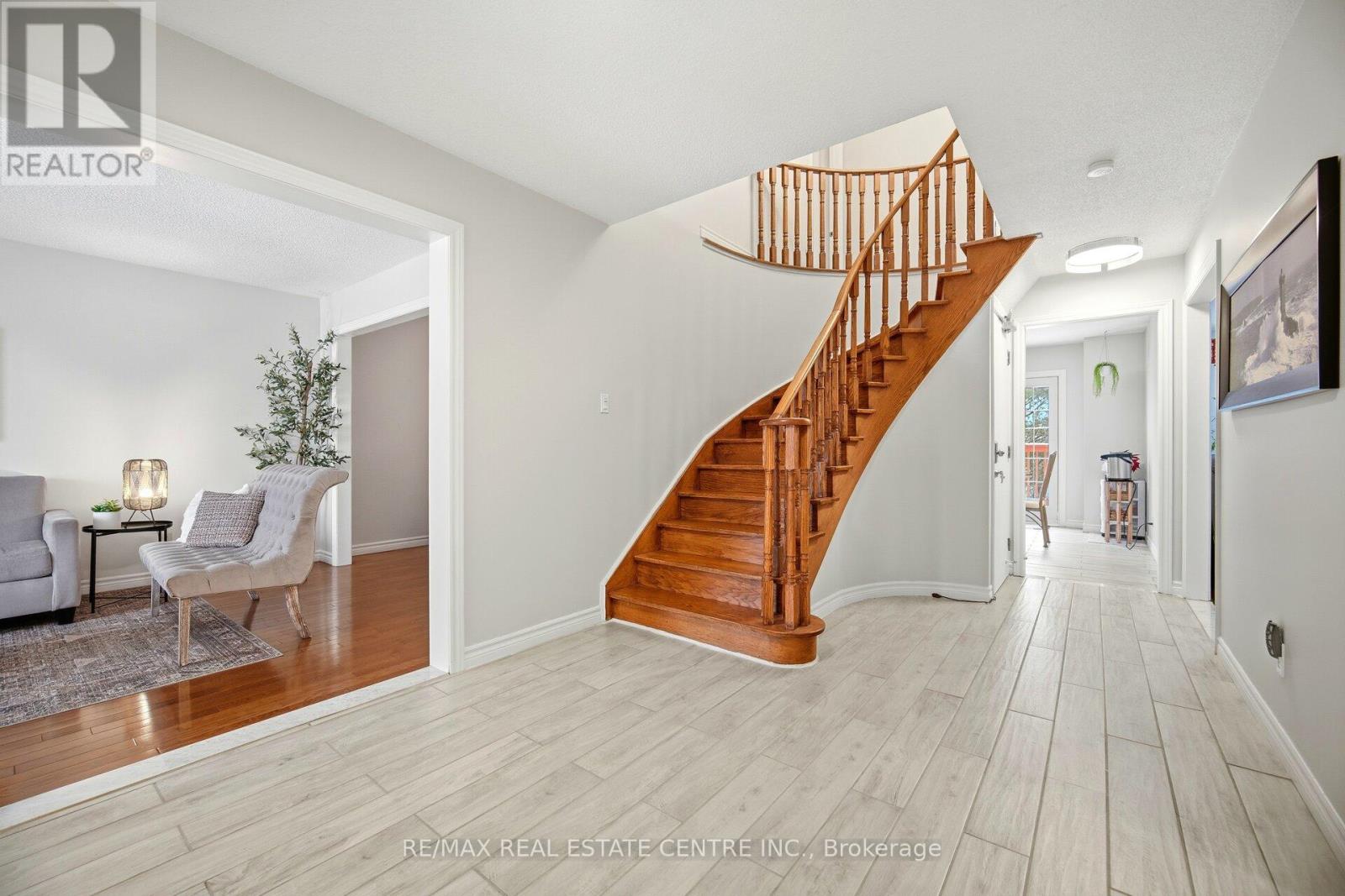 61 Sunforest Drive, Brampton, Ontario  L6Z 2W7 - Photo 6 - W12687684