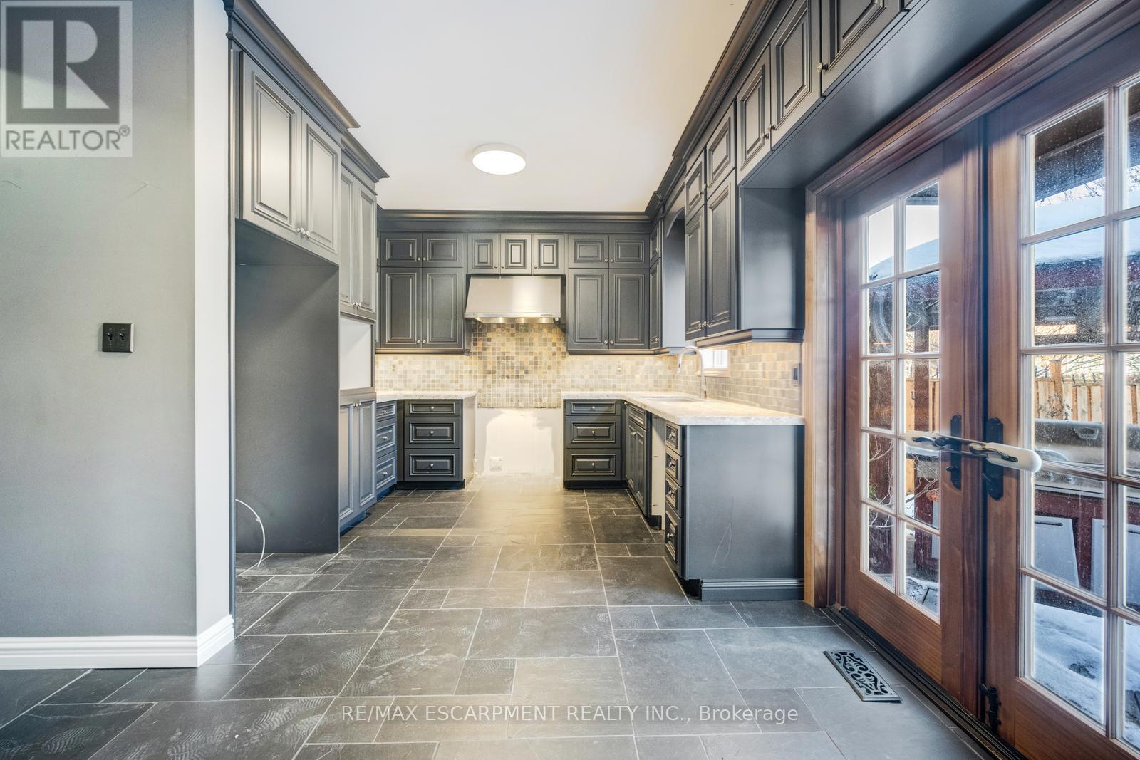 69 Stillman Drive, Brampton, Ontario  L6X 0T1 - Photo 9 - W12687698