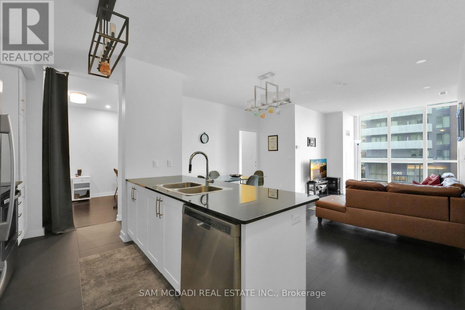 202 - 4070 Confederation Parkway, Mississauga, Ontario  L5B 0E9 - Photo 3 - W12687710