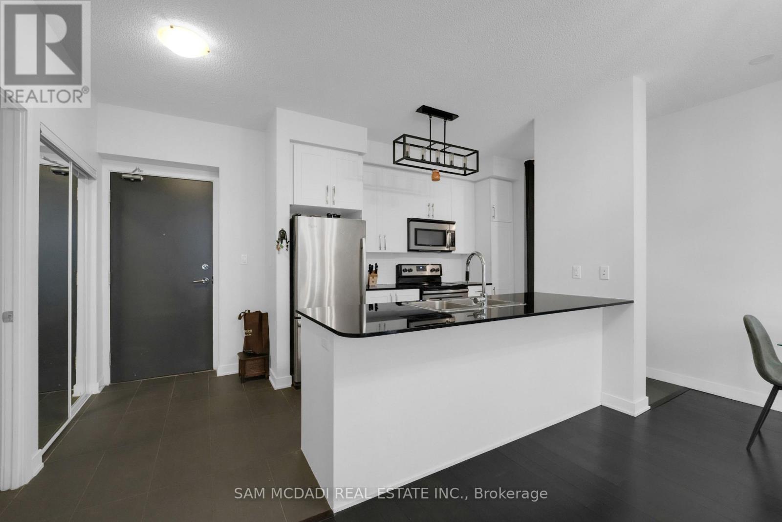 202 - 4070 Confederation Parkway, Mississauga, Ontario  L5B 0E9 - Photo 4 - W12687710