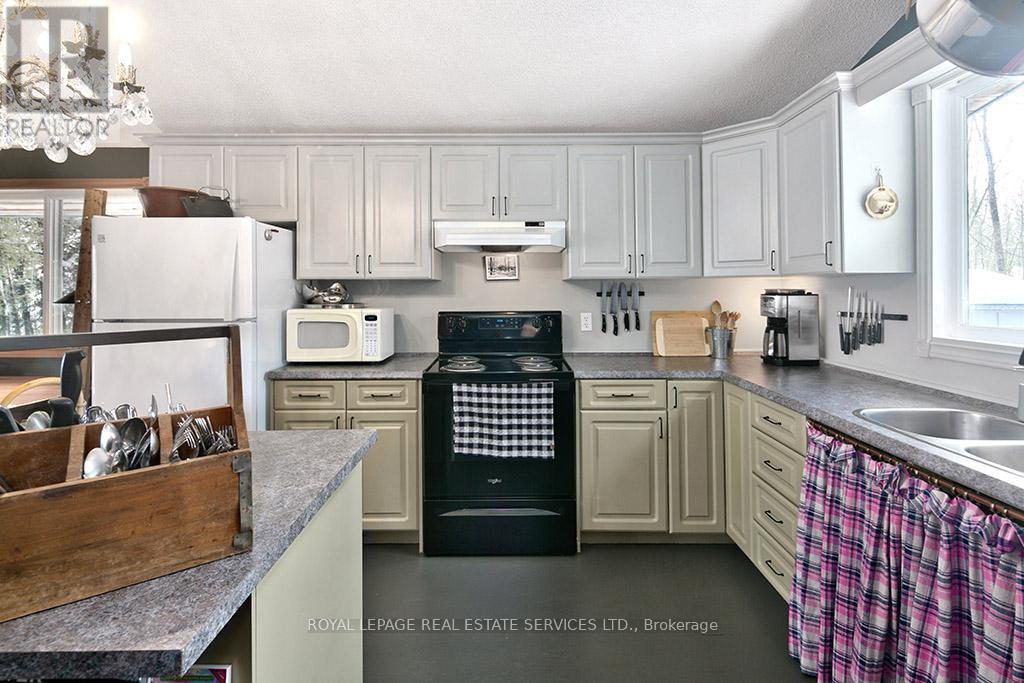 157 Bowles Bluff Road, Grey Highlands, Ontario  N0C 1H0 - Photo 15 - X12687378