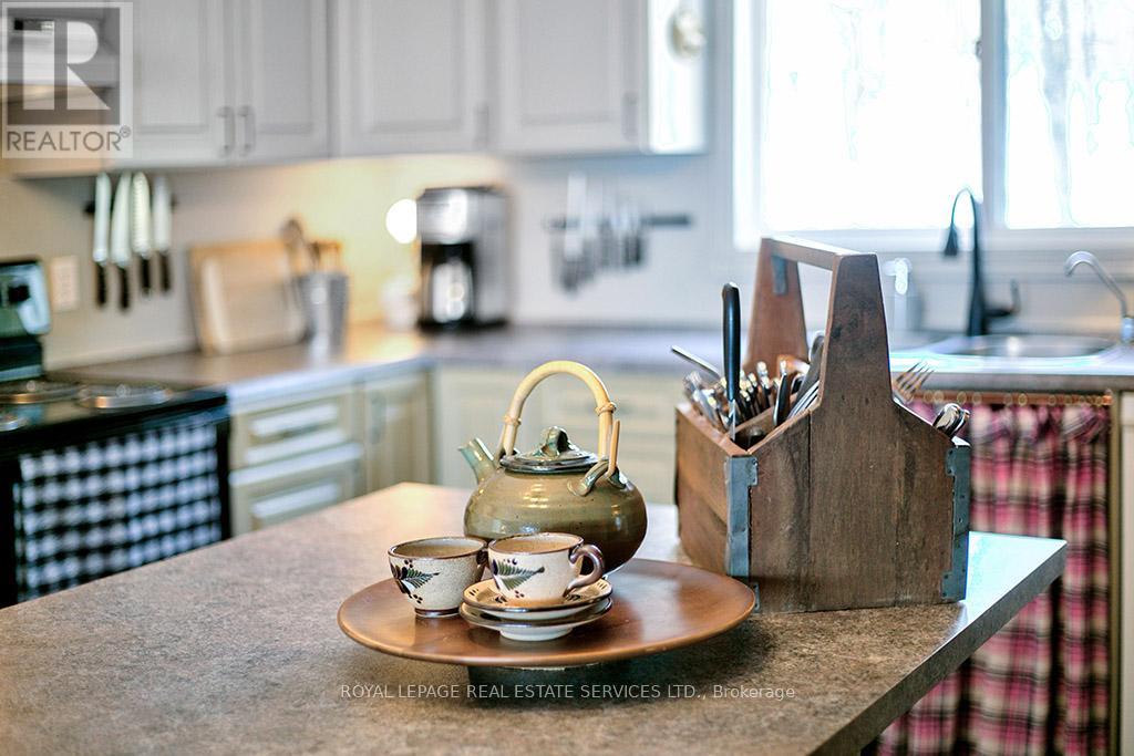 157 Bowles Bluff Road, Grey Highlands, Ontario  N0C 1H0 - Photo 12 - X12687378