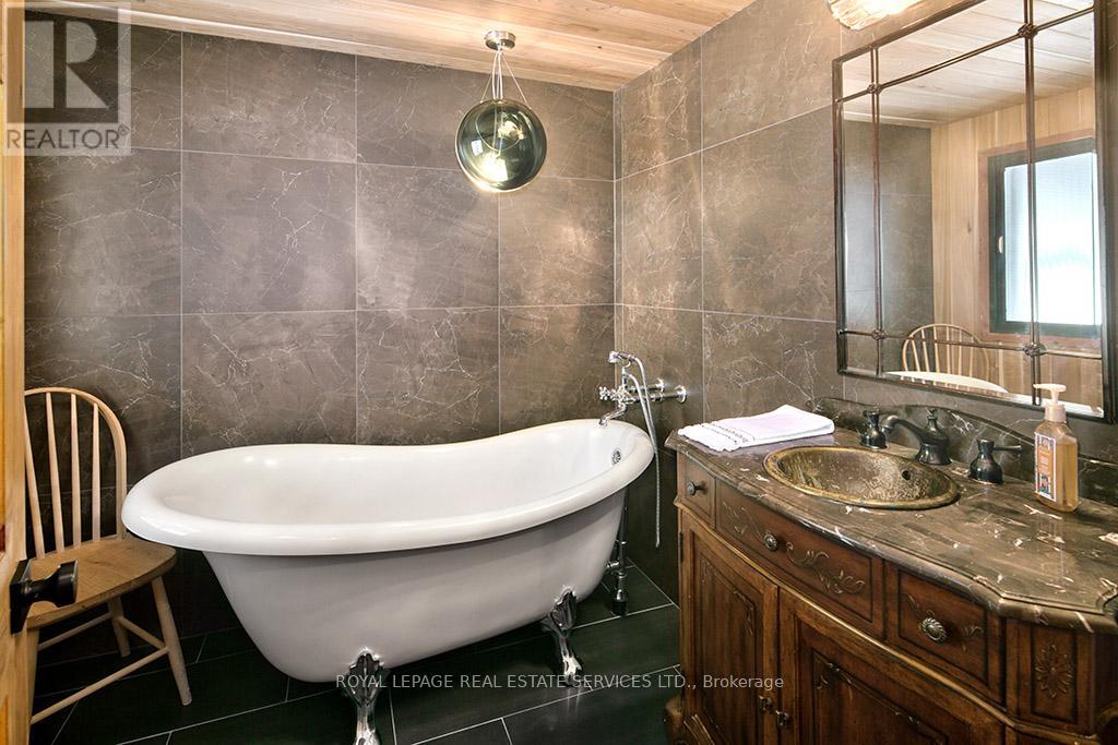 157 Bowles Bluff Road, Grey Highlands, Ontario  N0C 1H0 - Photo 33 - X12687378