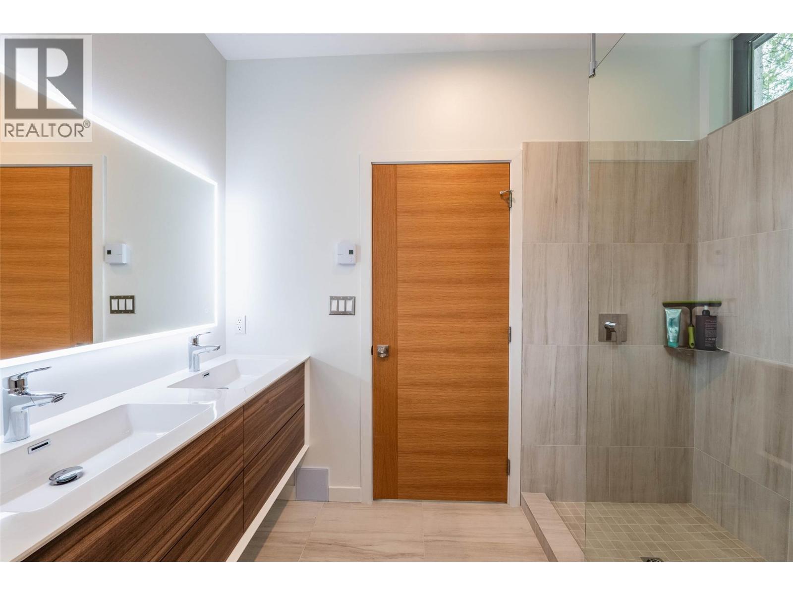 183-191 Kootenay Lake Road, Procter, British Columbia V1L 0B6 - Photo 31 - 10359768