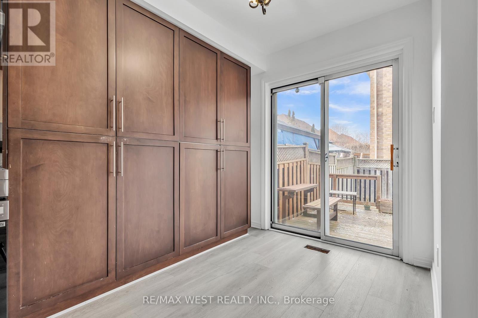 3865 Allcroft Road, Mississauga, Ontario  L5N 7E3 - Photo 14 - W12684118