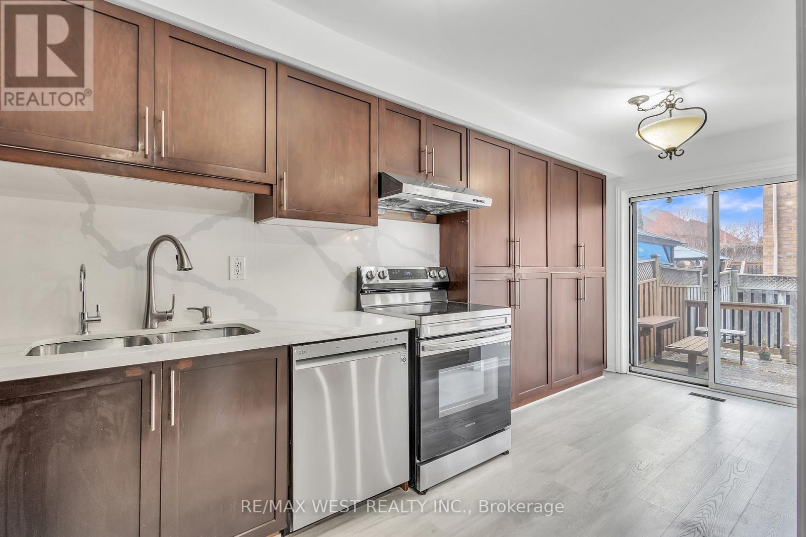 3865 Allcroft Road, Mississauga, Ontario  L5N 7E3 - Photo 17 - W12684118