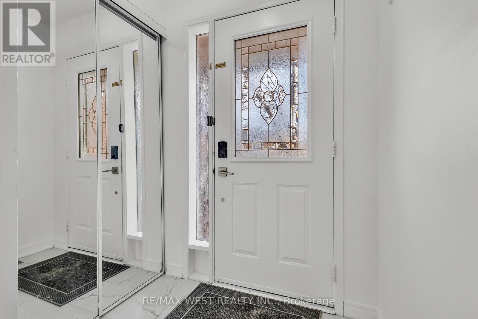 3865 Allcroft Road, Mississauga, Ontario  L5N 7E3 - Photo 4 - W12684118