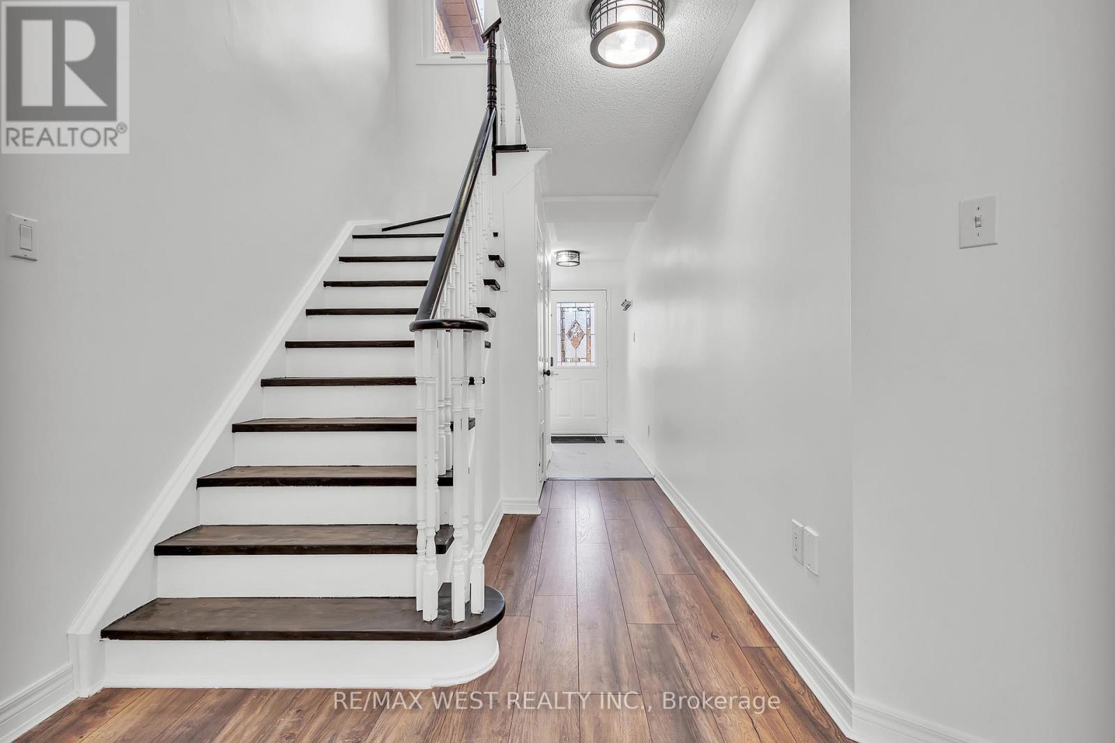 3865 Allcroft Road, Mississauga, Ontario  L5N 7E3 - Photo 6 - W12684118