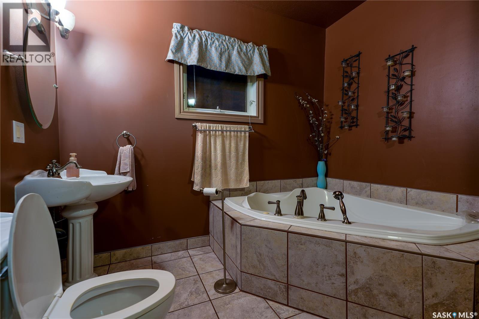 1126 Iroquois Street W, Moose Jaw, Saskatchewan  S6H 5B9 - Photo 14 - SK024808