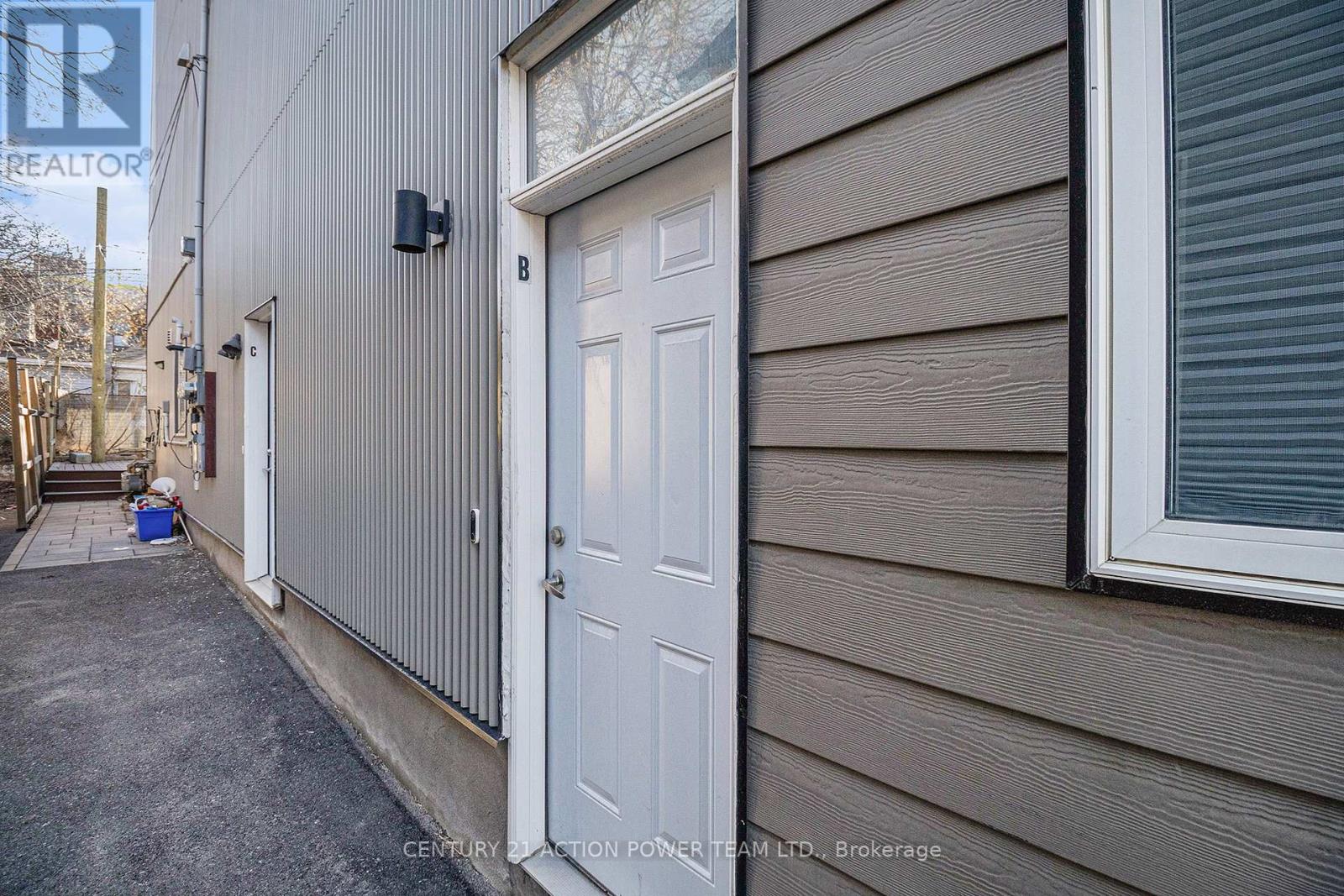 B - 453 Booth Street, Ottawa, Ontario K1R 7K9 - Photo 3 - X12687722