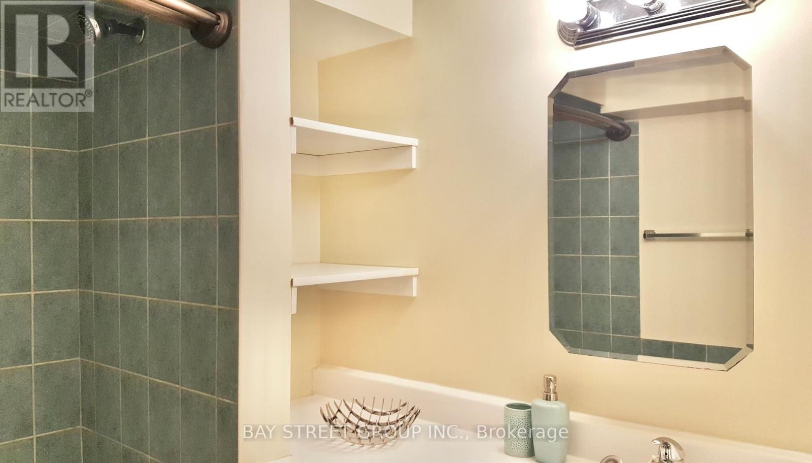 728 Sunnypoint Drive, Newmarket, Ontario  L3Y 2Z8 - Photo 34 - N12687598