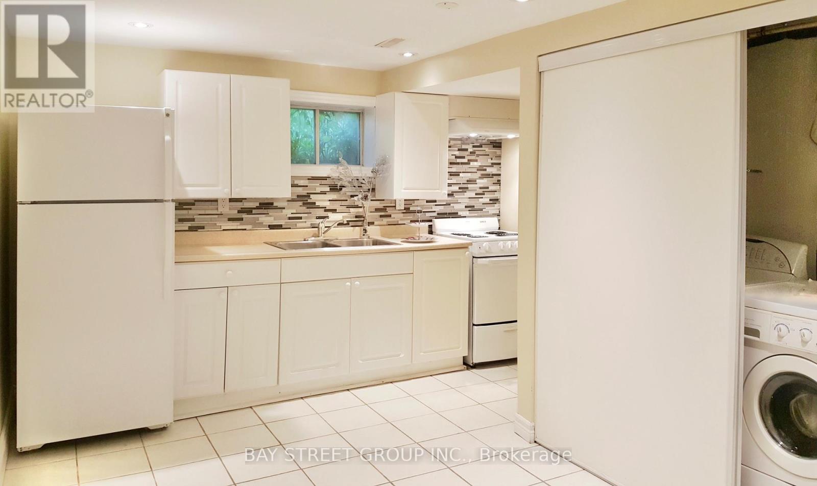 728 Sunnypoint Drive, Newmarket, Ontario  L3Y 2Z8 - Photo 37 - N12687598