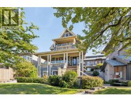 1 244 E 5TH STREET, North Vancouver, British Columbia