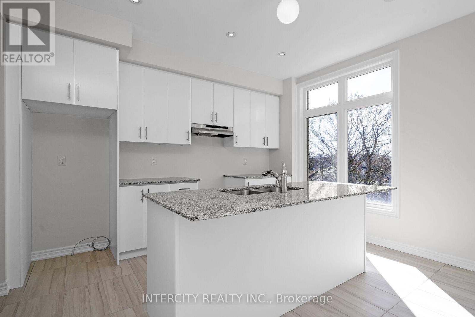 30 - 28 Queenpost Drive, Brampton, Ontario  L6Y 6L2 - Photo 13 - W12508860