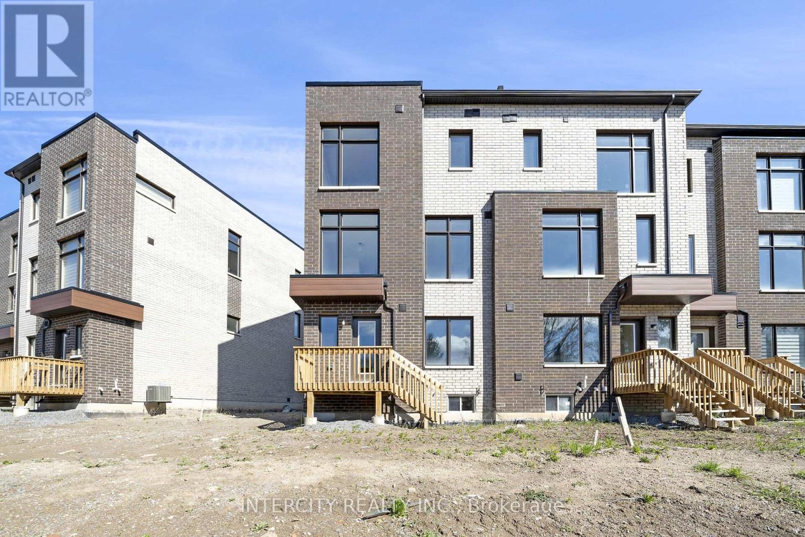 30 - 28 Queenpost Drive, Brampton, Ontario  L6Y 6L2 - Photo 34 - W12508860