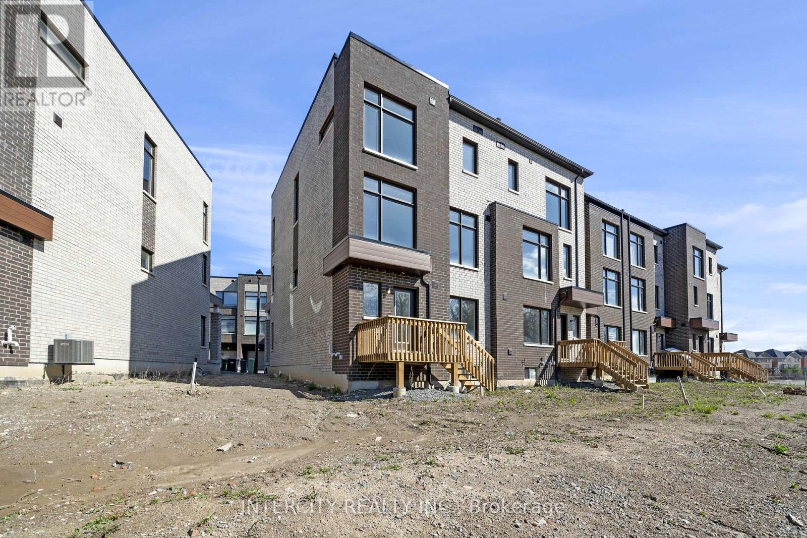 30 - 28 Queenpost Drive, Brampton, Ontario  L6Y 6L2 - Photo 35 - W12508860