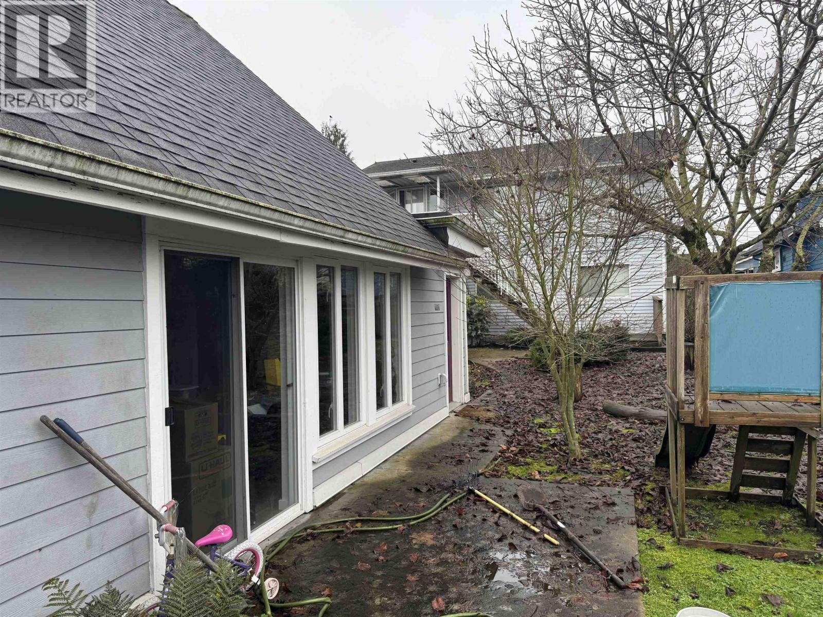 307 Boyne Street, New Westminster, British Columbia  V3M 5J9 - Photo 3 - R3078246