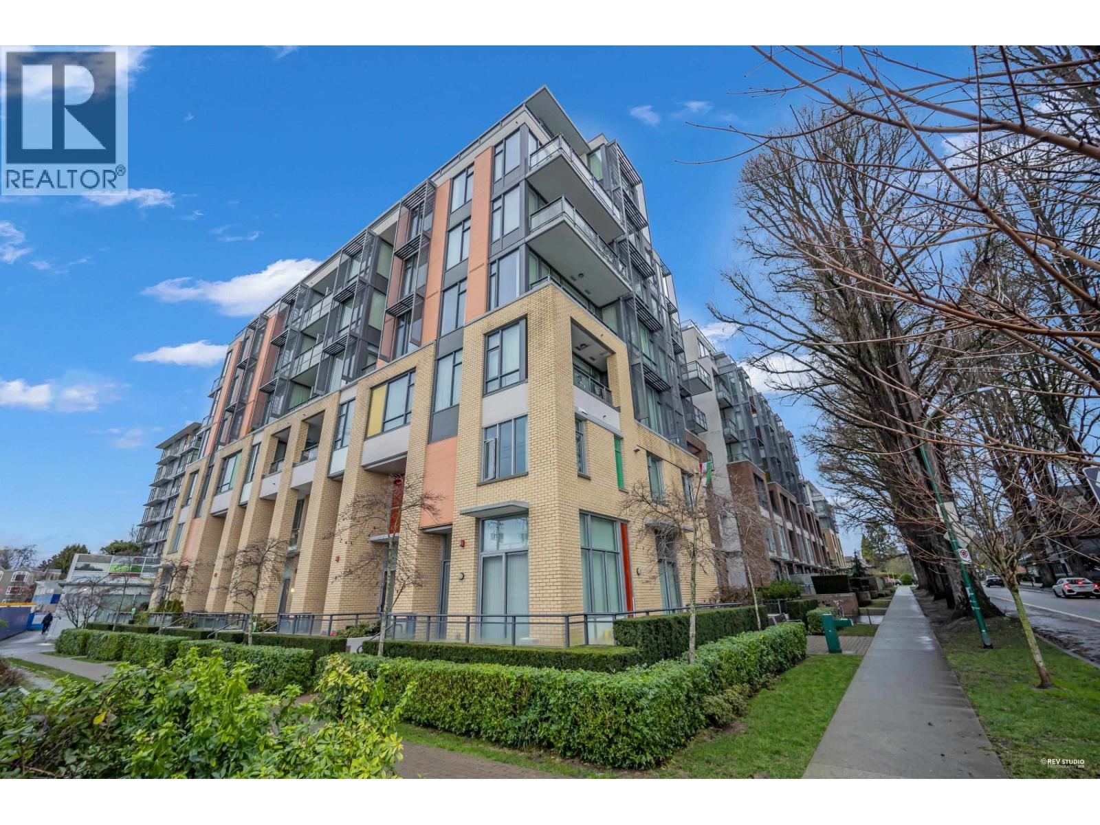 2063 W 10TH AVENUE, vancouver, British Columbia