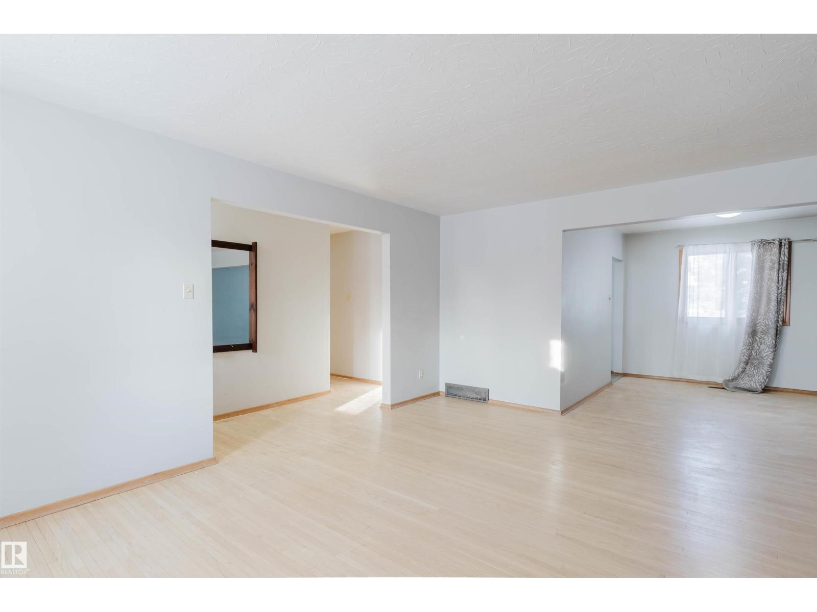 16026 94a Av Nw, Edmonton, Alberta  T5R 5M1 - Photo 4 - E4469776