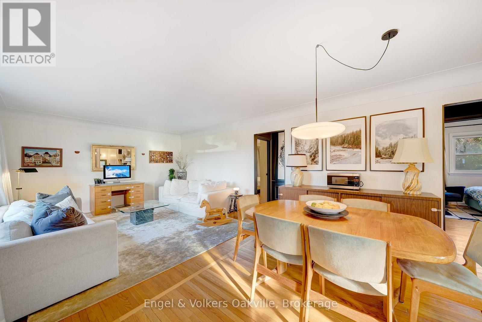 115 Welbourn Drive, Hamilton, Ontario  L9A 3N5 - Photo 2 - X12686672