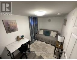 LOWER - 17 OAK PARK AVENUE, Toronto, Ontario