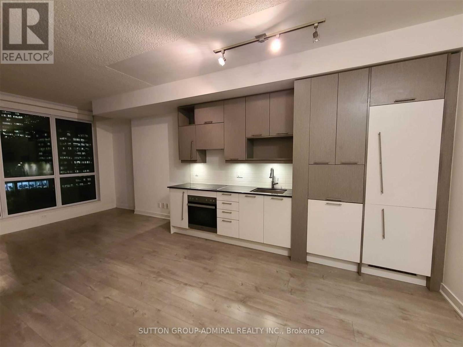 2003 - 199 RICHMOND STREET W, Toronto, Ontario