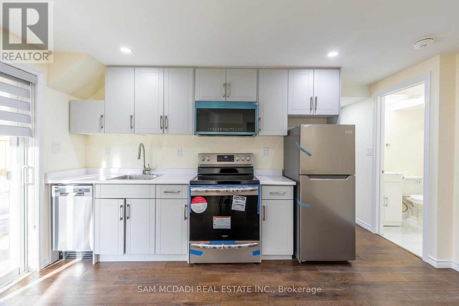 841 Magnolia Terrace, Milton, Ontario  L9T 7E7 - Photo 3 - W12687734