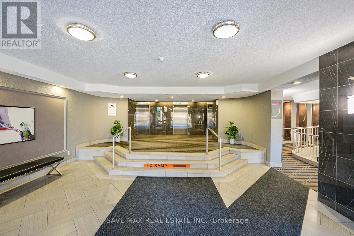 307 - 8 Lisa Street, Brampton, Ontario  L6T 4S6 - Photo 4 - W12687744