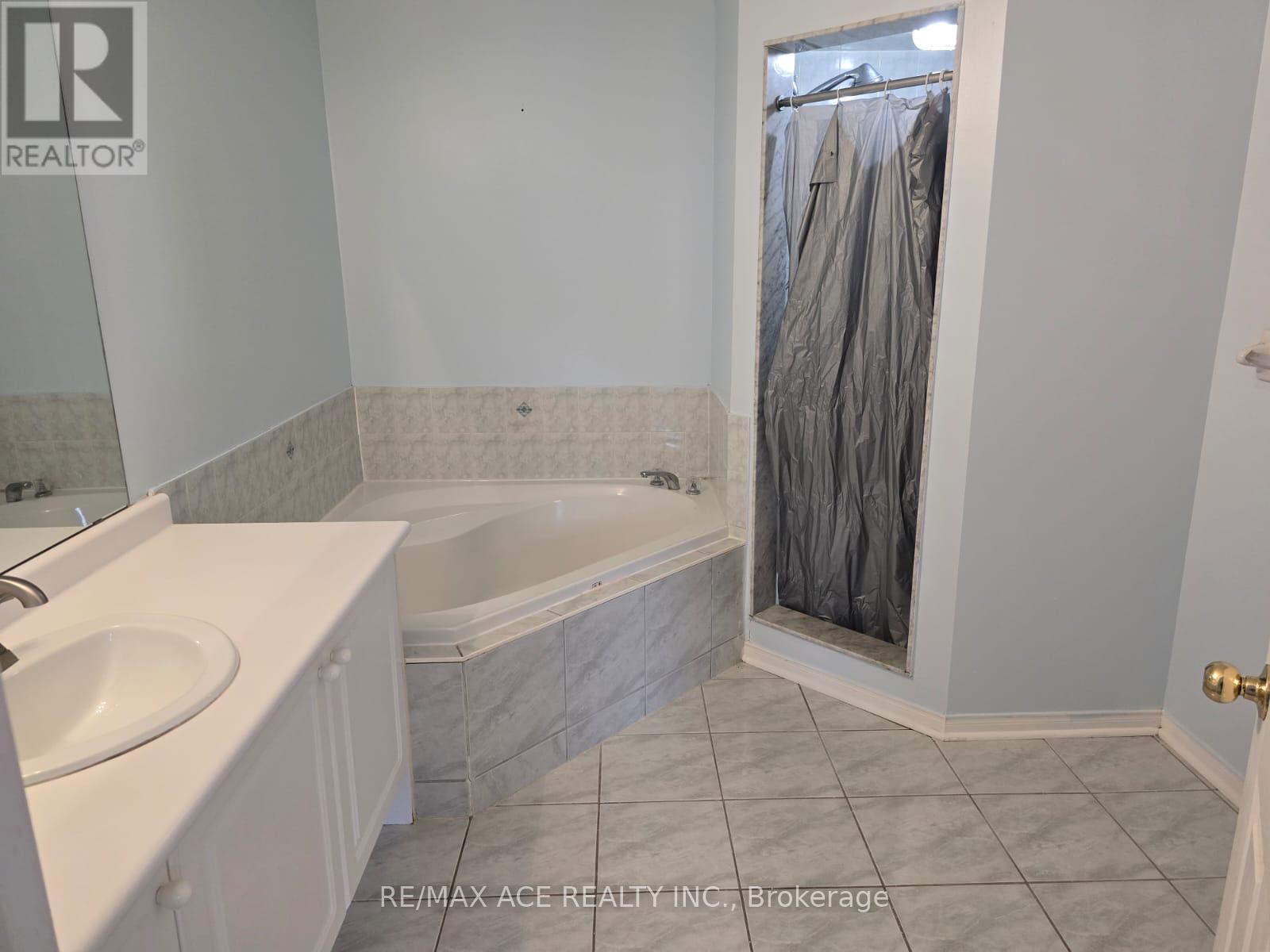 Main - 104 Sunfield Road, Toronto, Ontario  M3M 2V3 - Photo 18 - W12687768