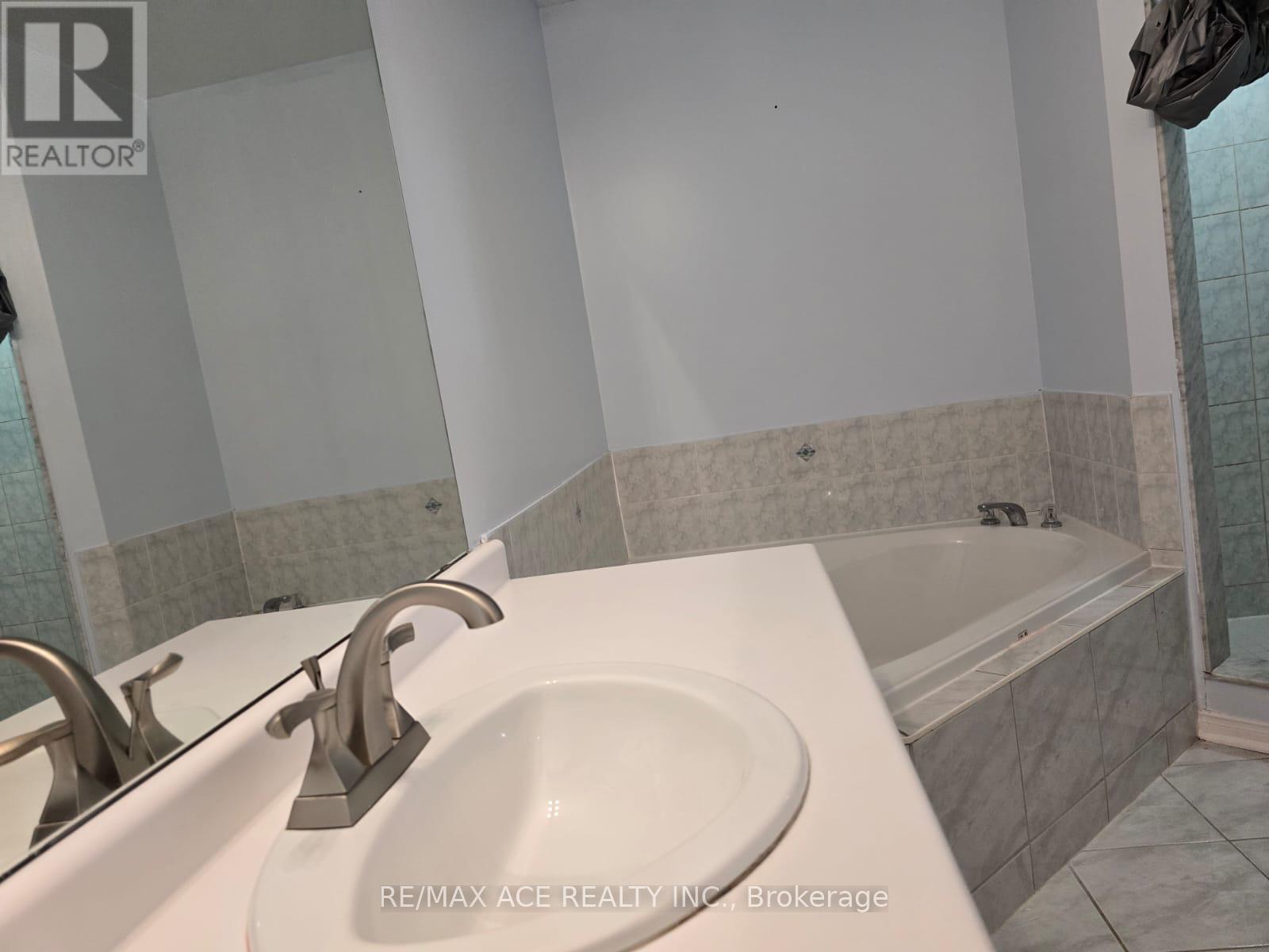 Main - 104 Sunfield Road, Toronto, Ontario  M3M 2V3 - Photo 19 - W12687768