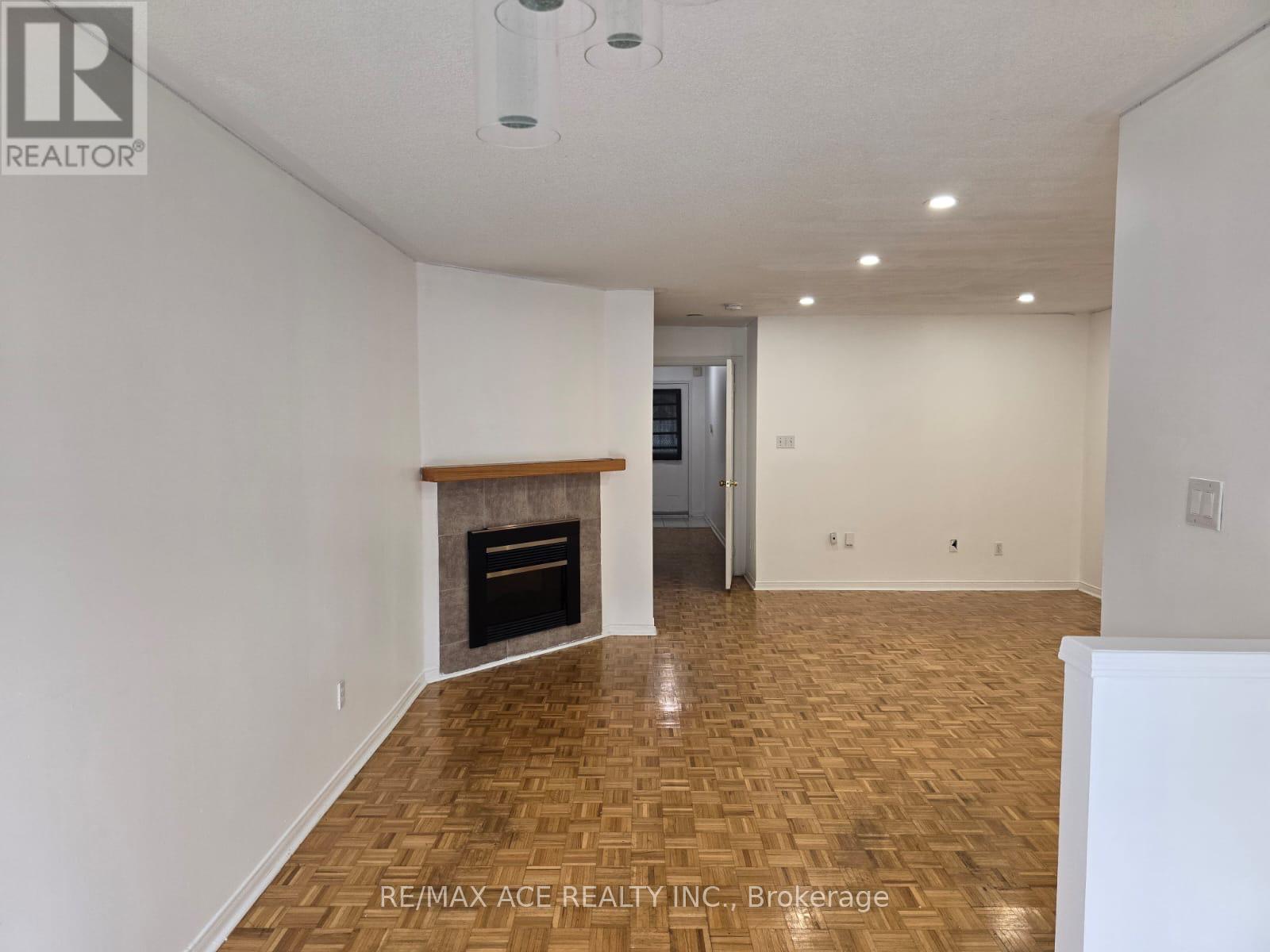 Main - 104 Sunfield Road, Toronto, Ontario  M3M 2V3 - Photo 3 - W12687768