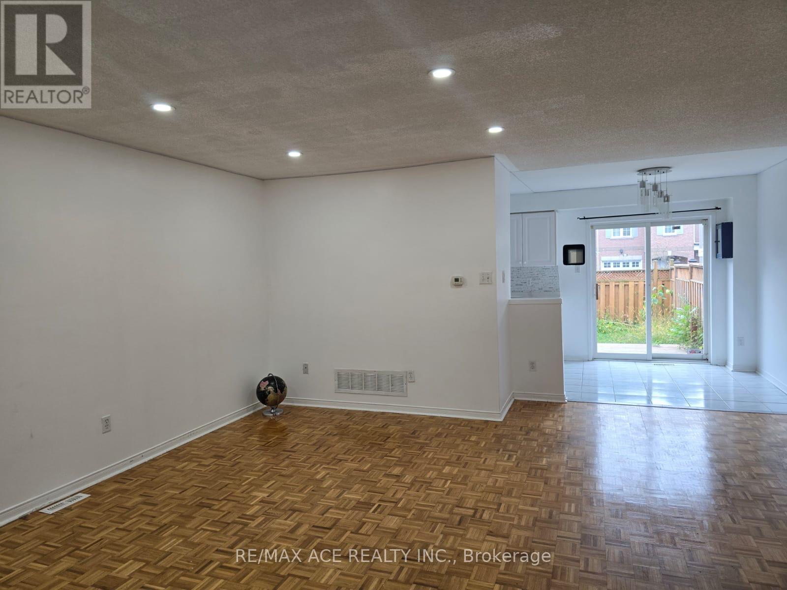 Main - 104 Sunfield Road, Toronto, Ontario  M3M 2V3 - Photo 4 - W12687768