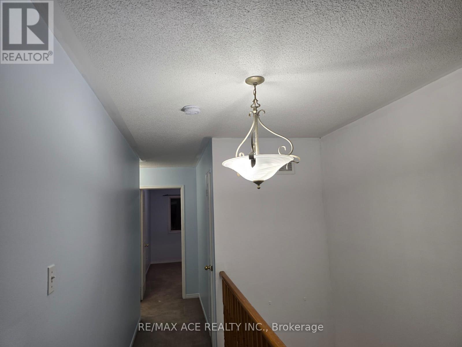Main - 104 Sunfield Road, Toronto, Ontario  M3M 2V3 - Photo 7 - W12687768