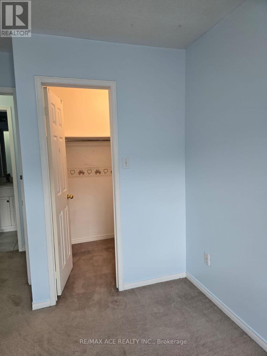 Main - 104 Sunfield Road, Toronto, Ontario  M3M 2V3 - Photo 9 - W12687768