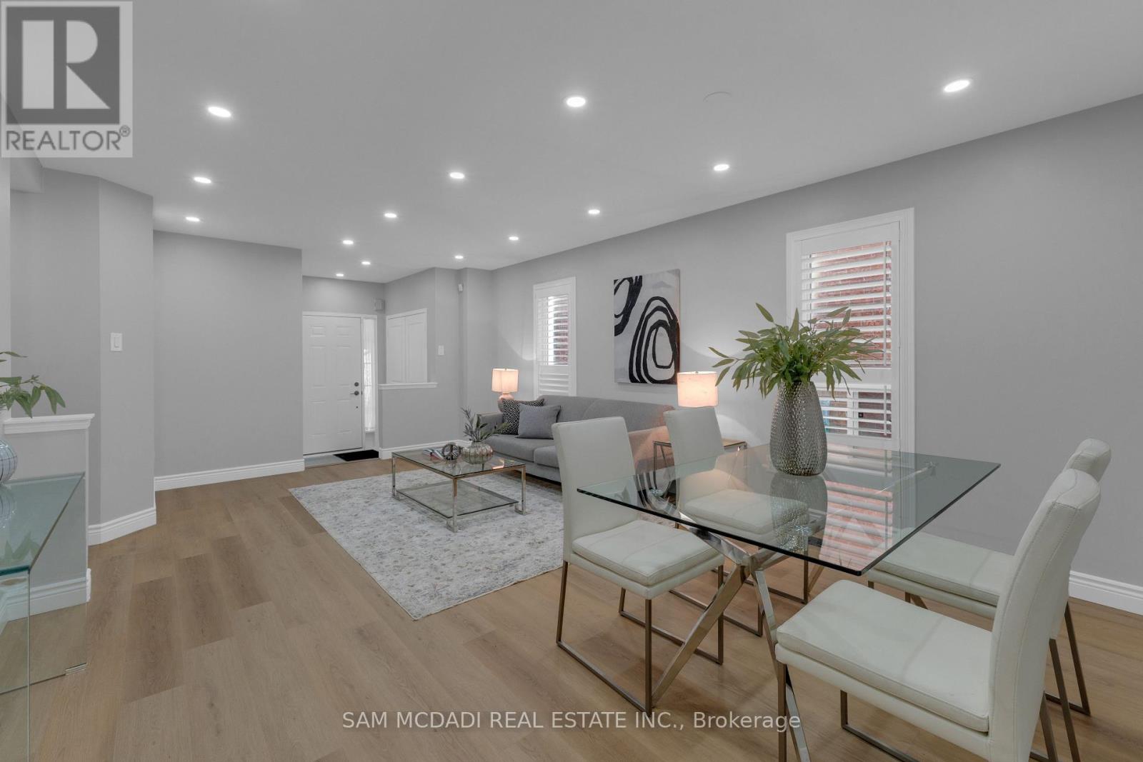 5689 Margarita Crescent, Mississauga, Ontario  L5M 6Y7 - Photo 2 - W12687806