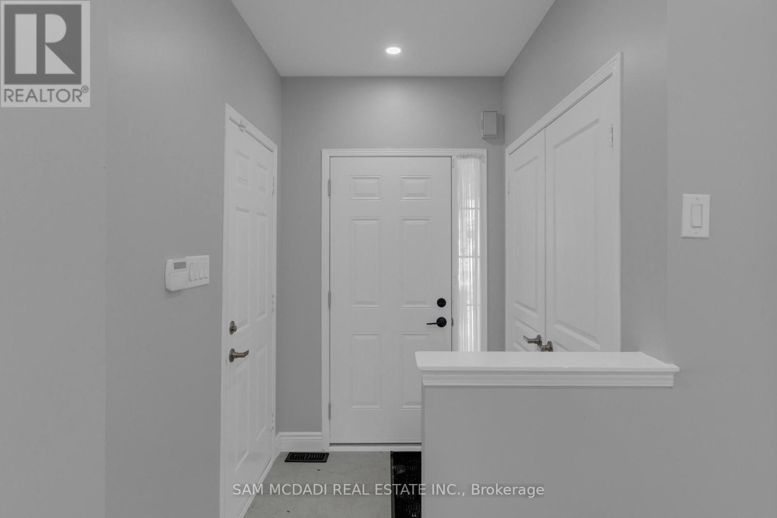 5689 Margarita Crescent, Mississauga, Ontario  L5M 6Y7 - Photo 3 - W12687806