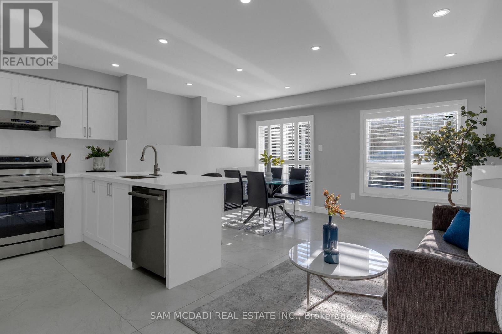 5689 Margarita Crescent, Mississauga, Ontario  L5M 6Y7 - Photo 4 - W12687806