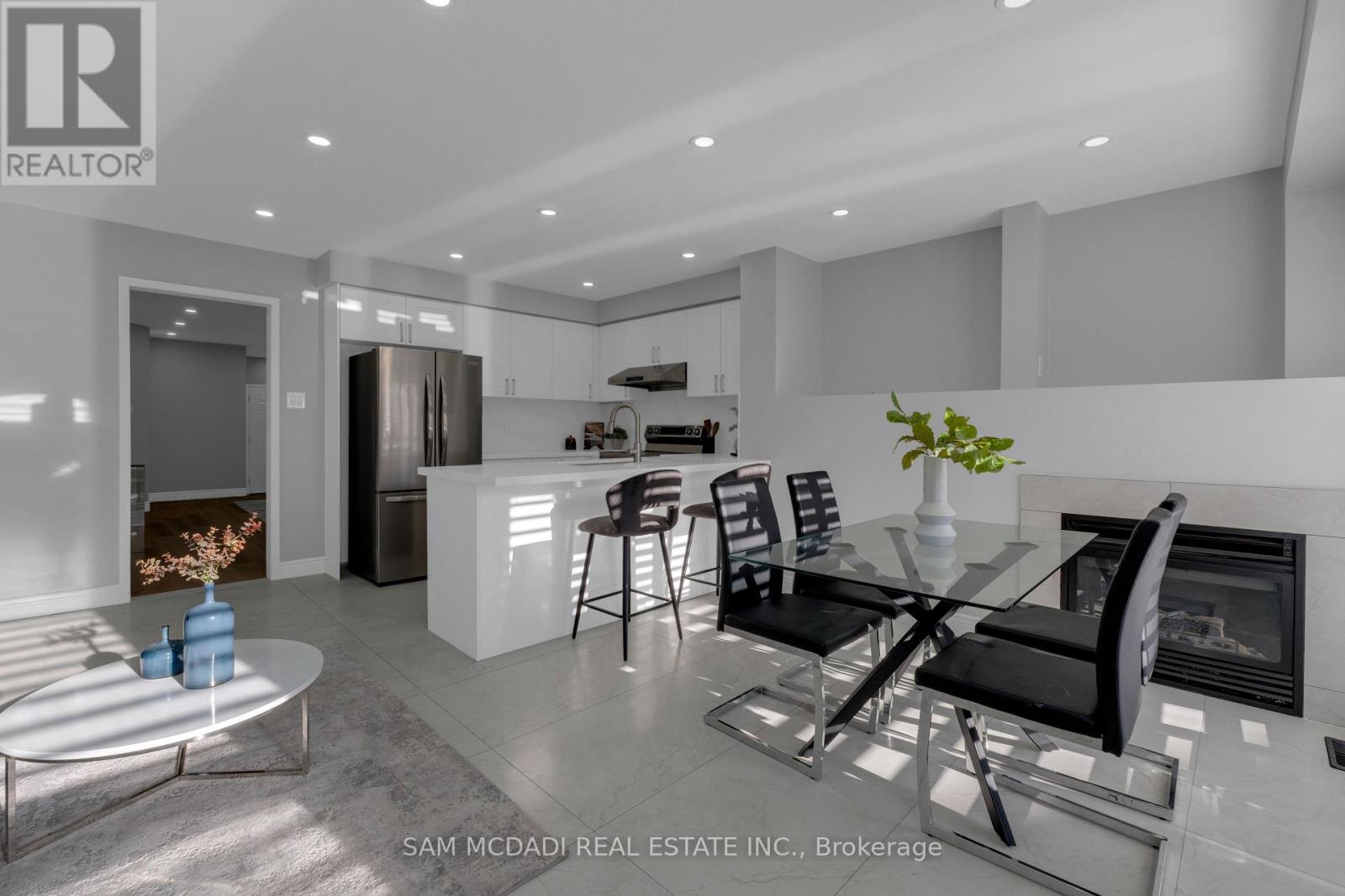 5689 Margarita Crescent, Mississauga, Ontario  L5M 6Y7 - Photo 5 - W12687806