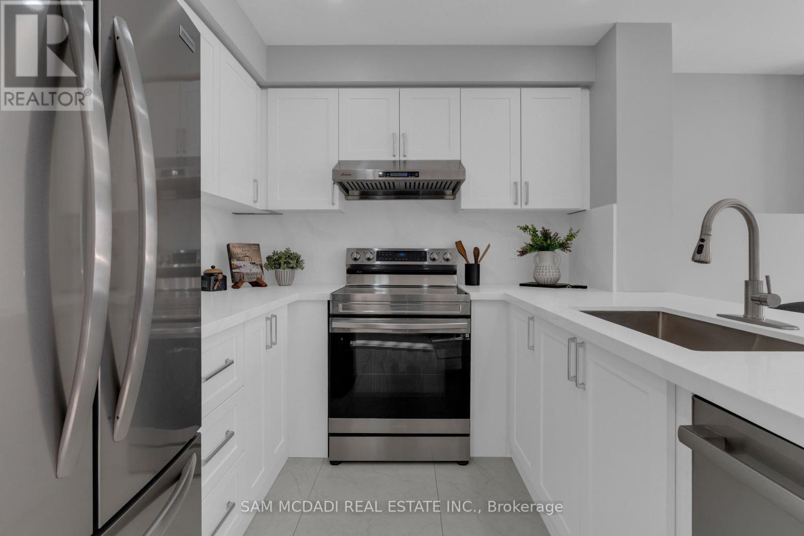 5689 Margarita Crescent, Mississauga, Ontario  L5M 6Y7 - Photo 7 - W12687806