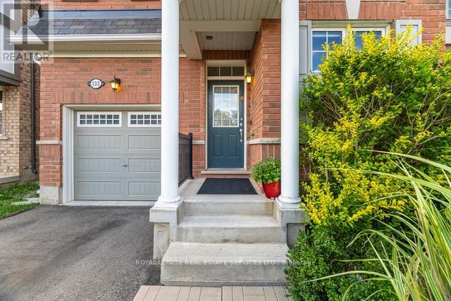 133 Hatt Court, Milton, Ontario  L9E 1G7 - Photo 3 - W12687812