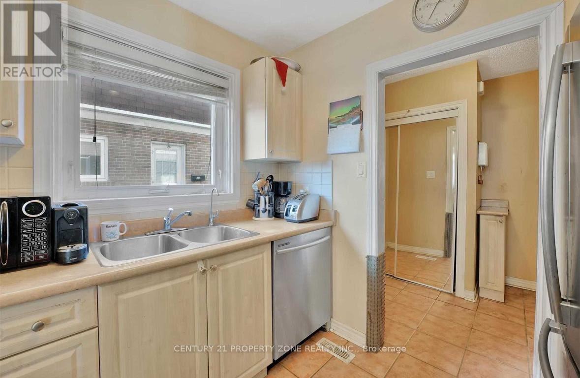 78 TOWN HOUSE CRESCENT, Brampton, Ontario