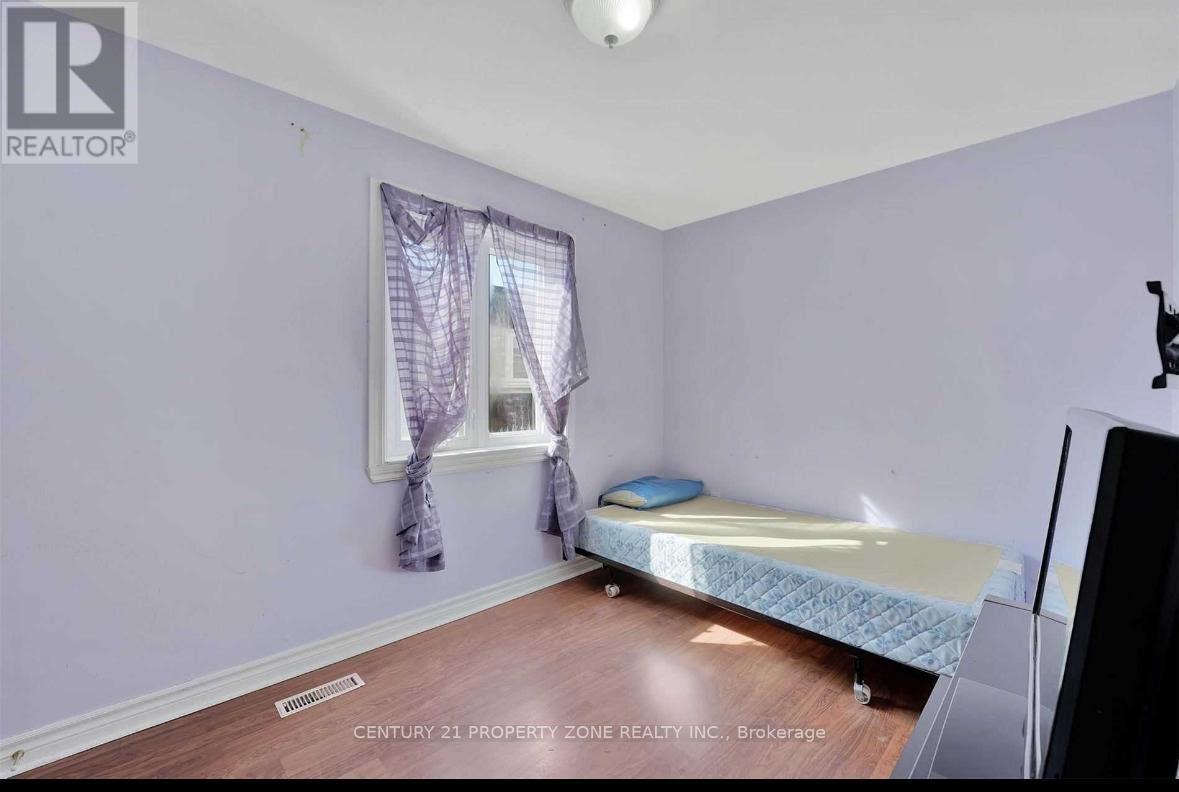 78 Town House Crescent, Brampton, Ontario  L6W 3C5 - Photo 4 - W12687870