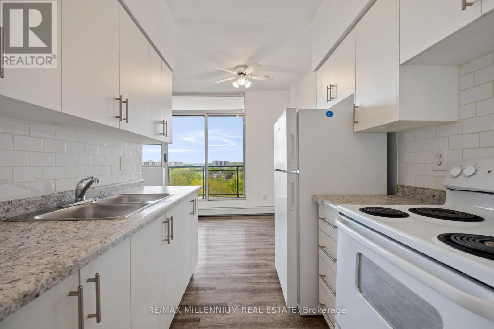 508 - 420 Greenhill Avenue, Hamilton, Ontario  L8K 6E7 - Photo 1 - X12687850