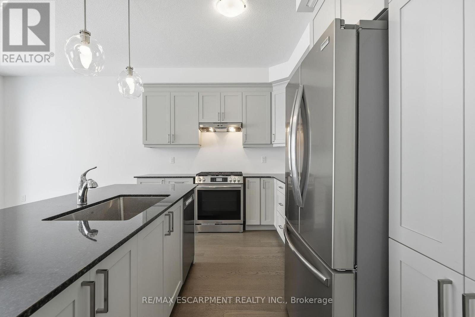 322 Millstone Street, Kitchener, Ontario  N2R 0V4 - Photo 11 - X12687872