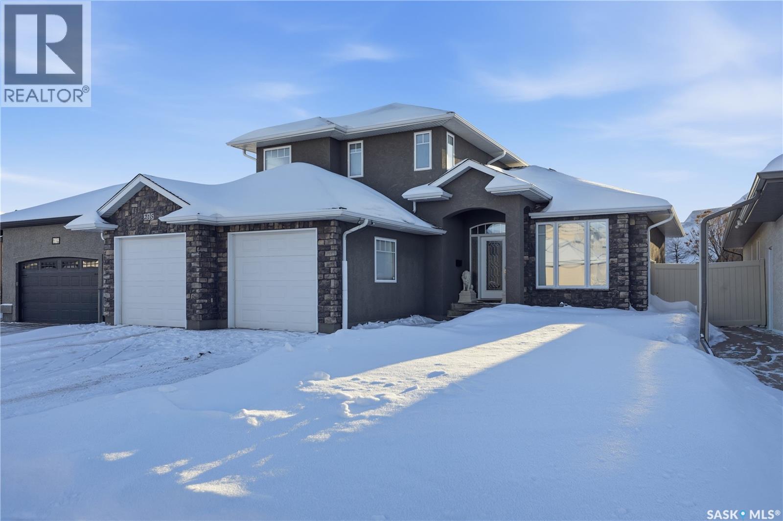 215 Beechwood Crescent, Saskatoon, Saskatchewan  S7V 1K6 - Photo 2 - SK026646